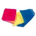 On peut jongler avec des foulards.