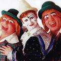 Dans un trio de clowns, il y a le blanc, l'auguste et...